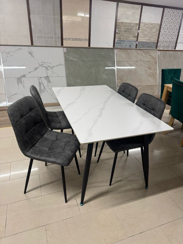 Fenton Dining set + 4 Chairs