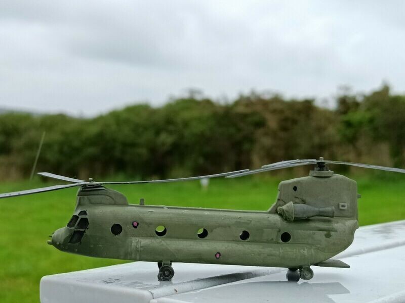 1/144 model Chinook helicopter x 2