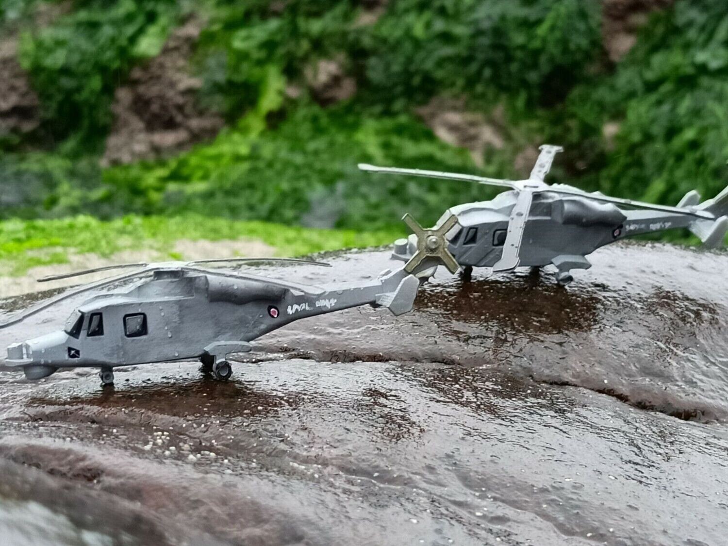 1/144 model Wildcat helicopter set of 2