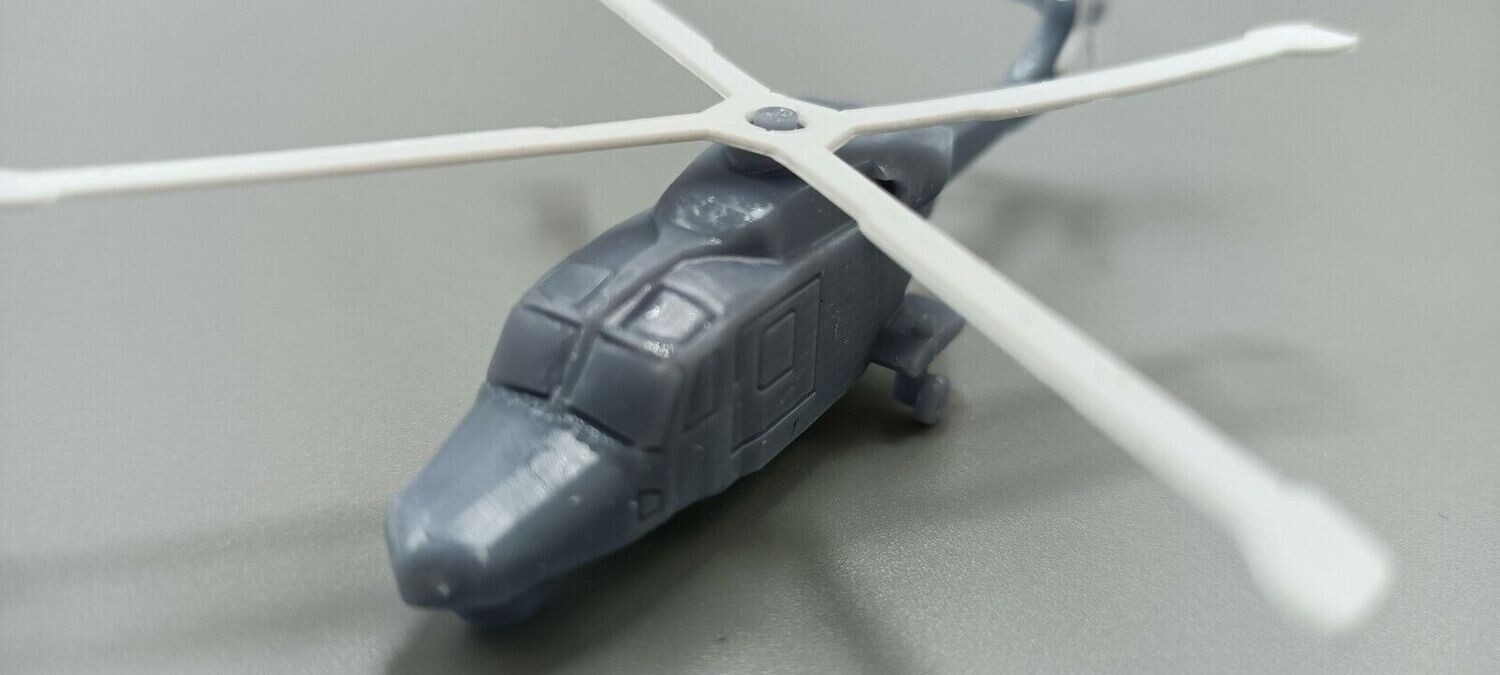 1/144 model Westland Lynx helicopter set of 2