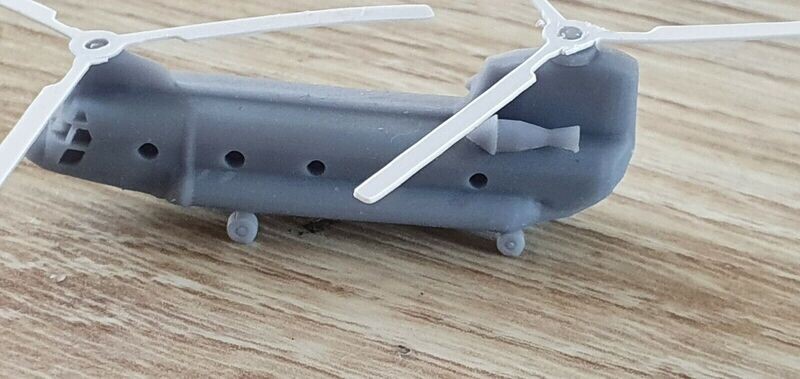 1/350 Chinook helicopter set of 2