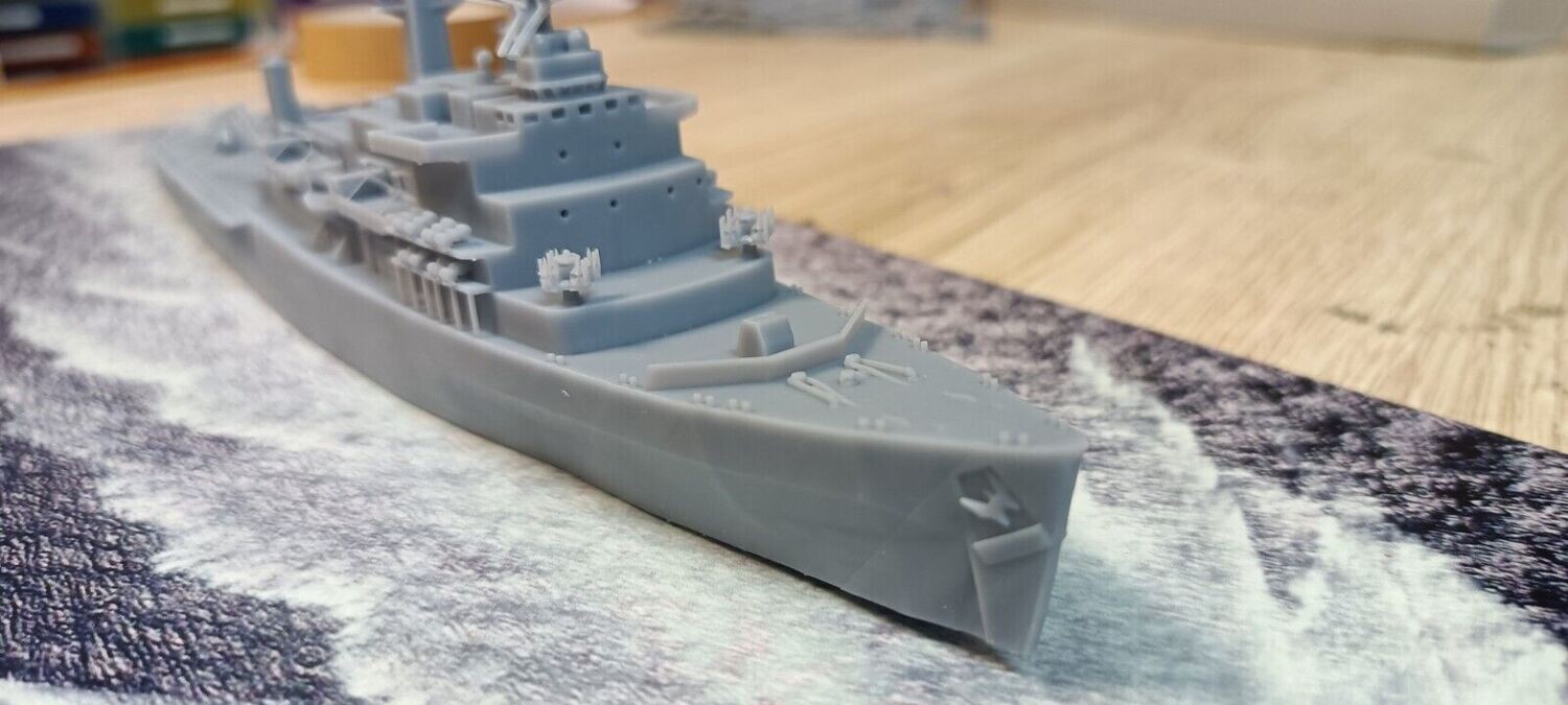 Falklands ship 1 /600 HMS Fearless