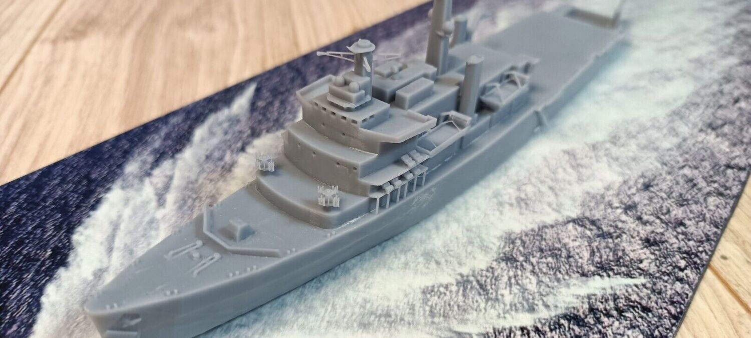 Falklands ship 1 /700 HMS Fearless