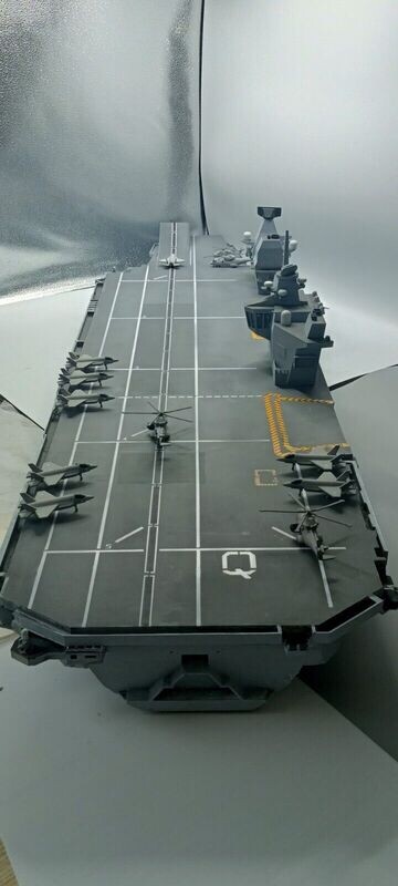 HMS Queen Elizabeth aircraft carrier waterline 1/200 model ship kit with F35