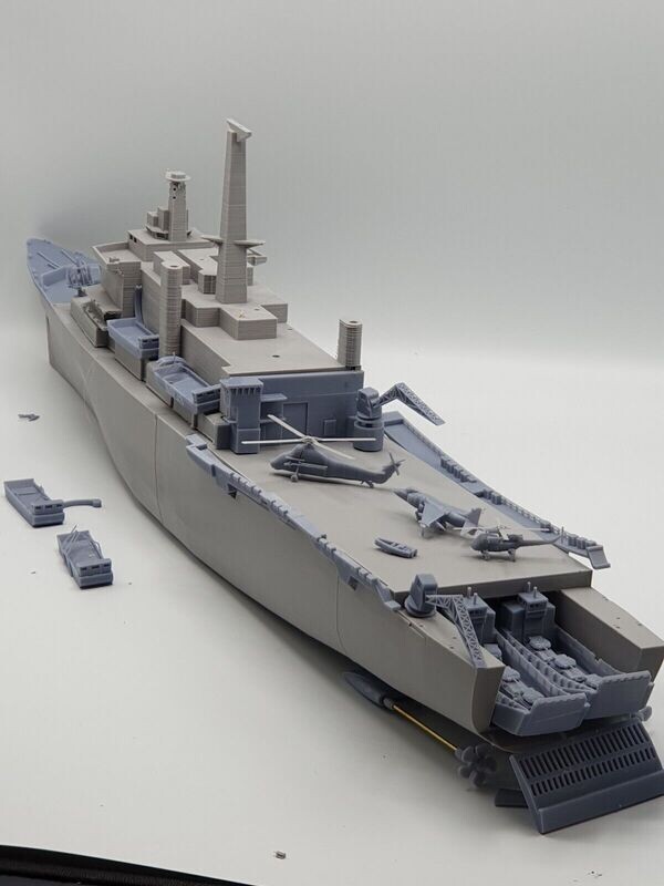 Falklands ship 1 /200 HMS Fearless
