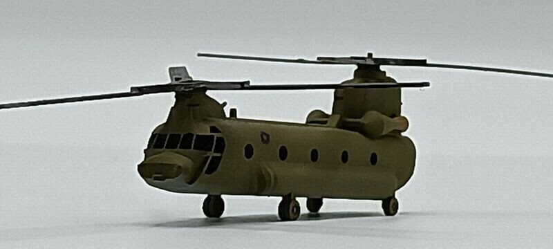 1/200 model Chinook helicopter x 2