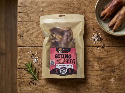 BITING PIG