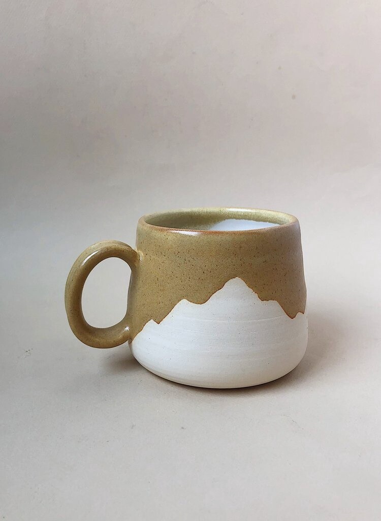 MEDIUM GOLDEN HOUR MOUNTAIN MUG (CORE DESIGN)