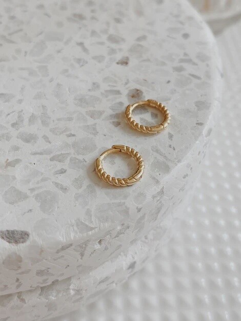 Raeli 6mm Huggie Hoops