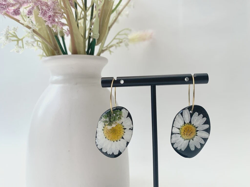 Black Daisy Dangle