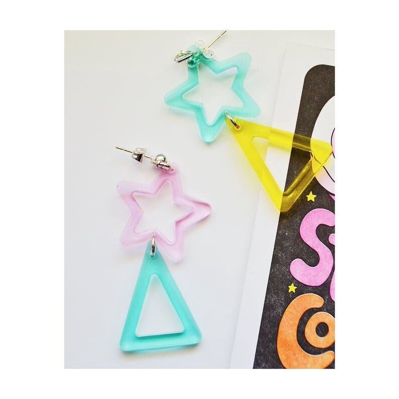The Retro Geometric Drops V2, Design: Stars + Triangle