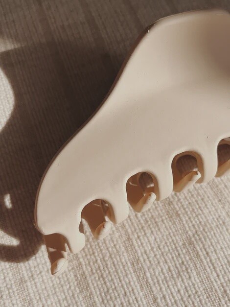 Beige, Baby! Claw Clip