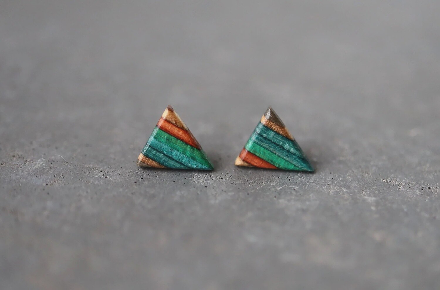 TRIANGLE STUD EARRINGS