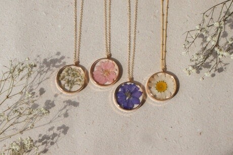 FORGET ME NOT PRESSED FLOWER NECKLACE