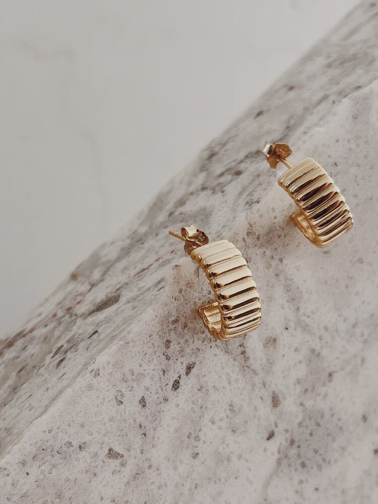 Ribbed Hoop Earrings, Colour: Gold