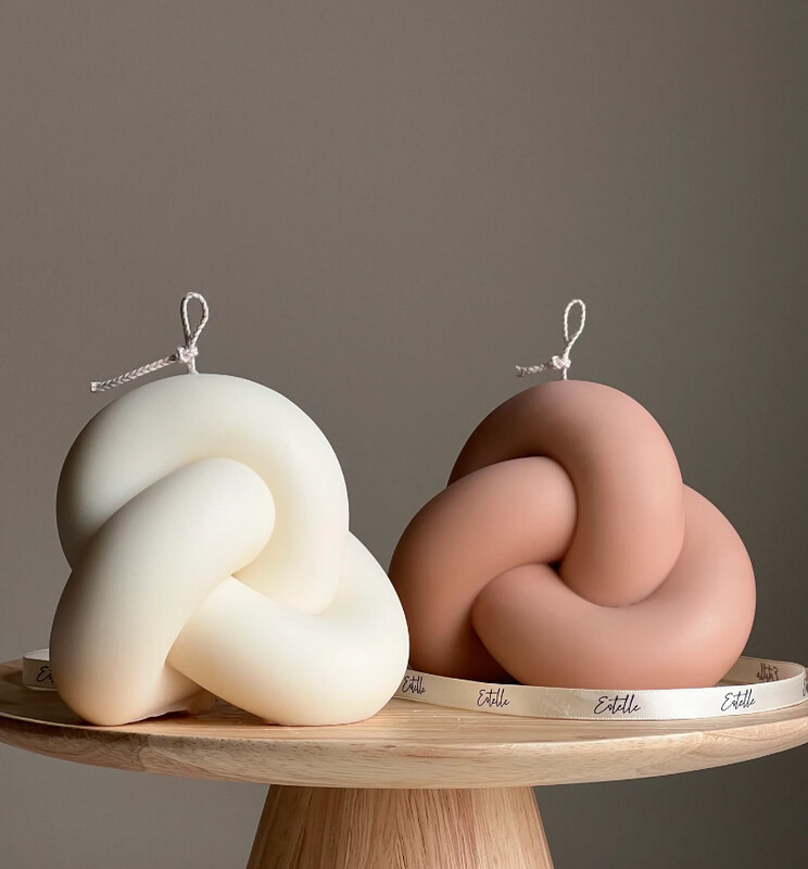Large Minimalist Knot Candle