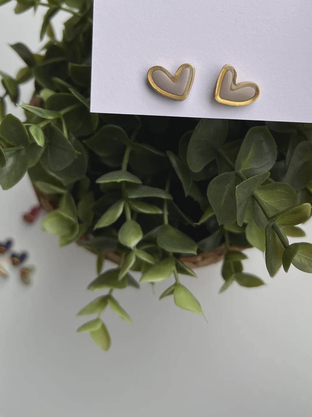 Brass Hearts Studs, Colour: Brown