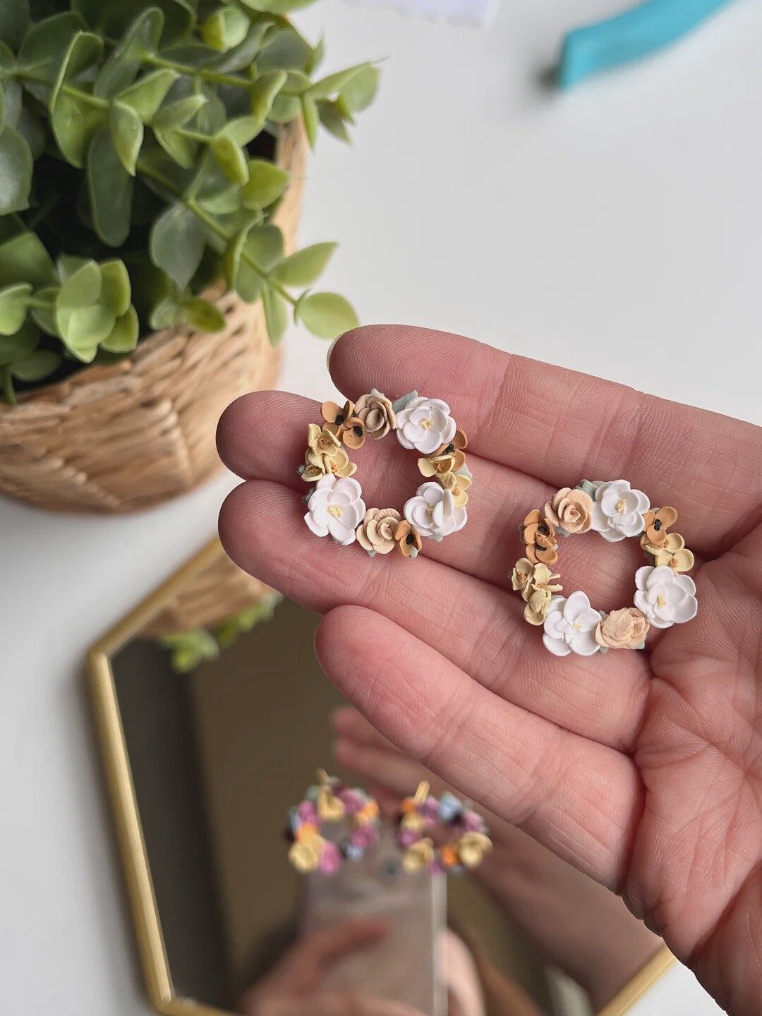 Floral Wreaths, Colour: Buttery Nude
