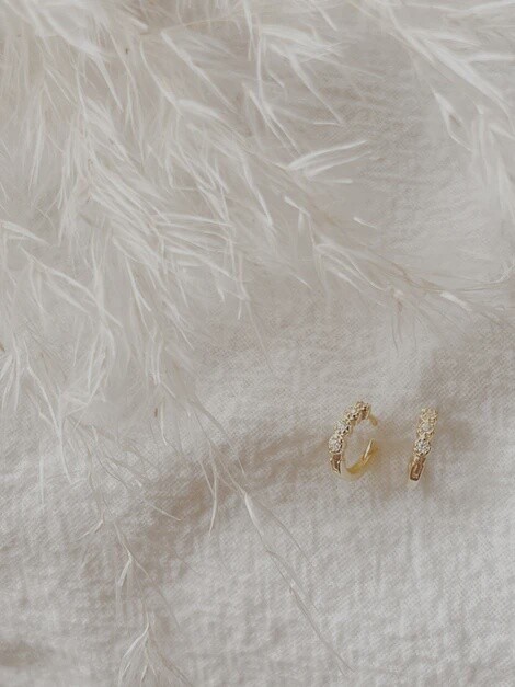 Savan Mini Cartilage Huggie Hoops