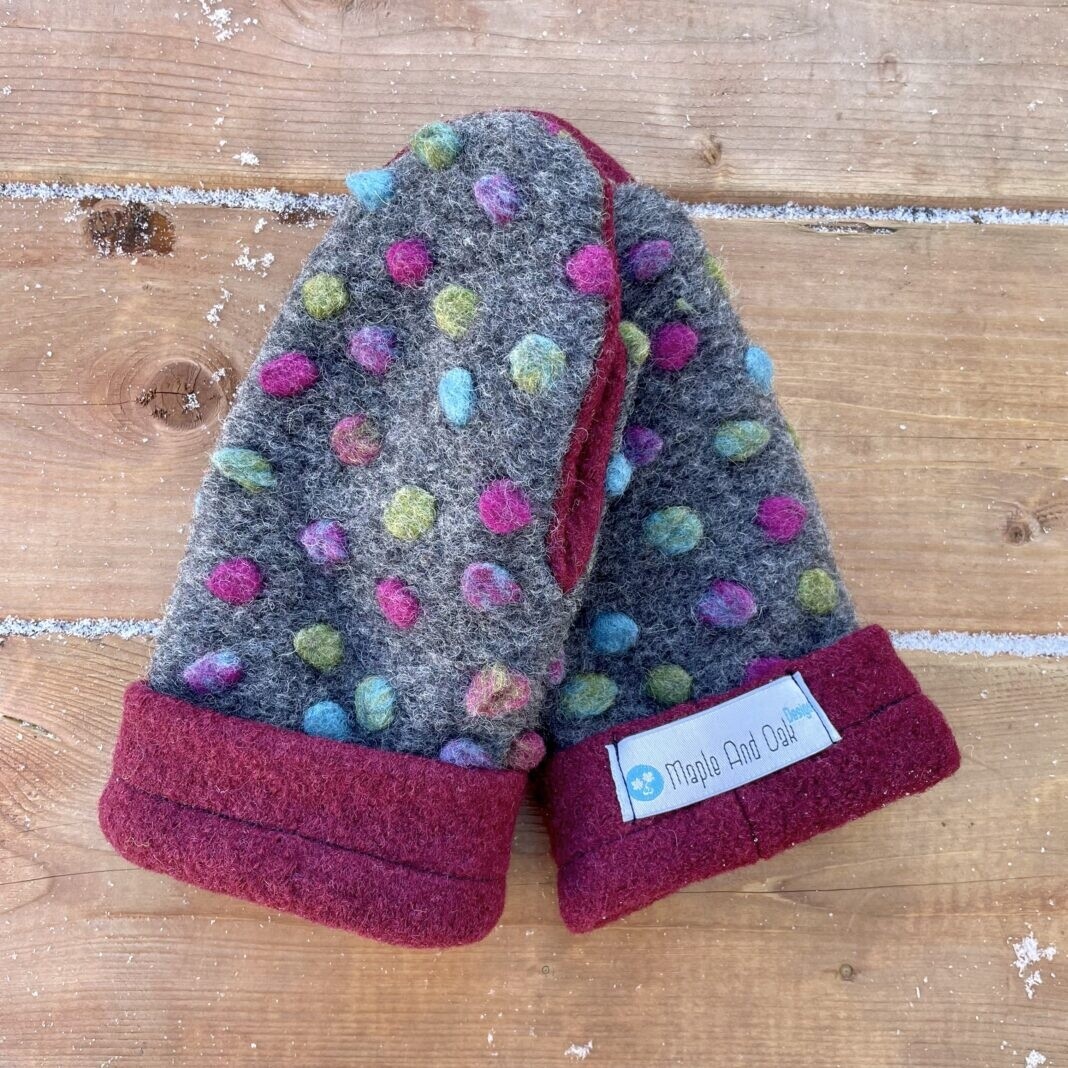 Elly Walkstoff Mittens / Grey &amp; Colourful Polka Dots