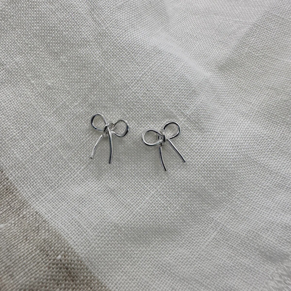 Silver Bow Studs, Colour: Silver