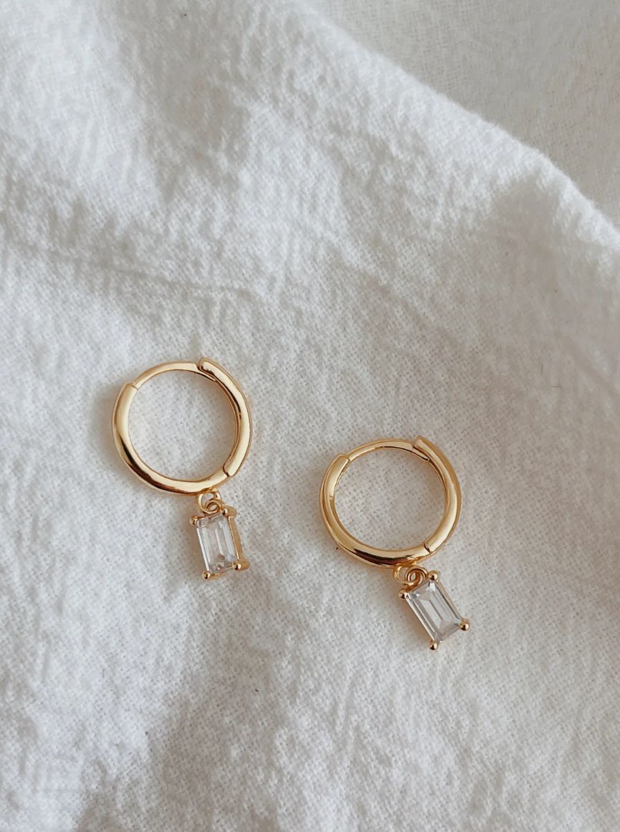 Azuriah Huggie Hoops, Colour: Gold Clear