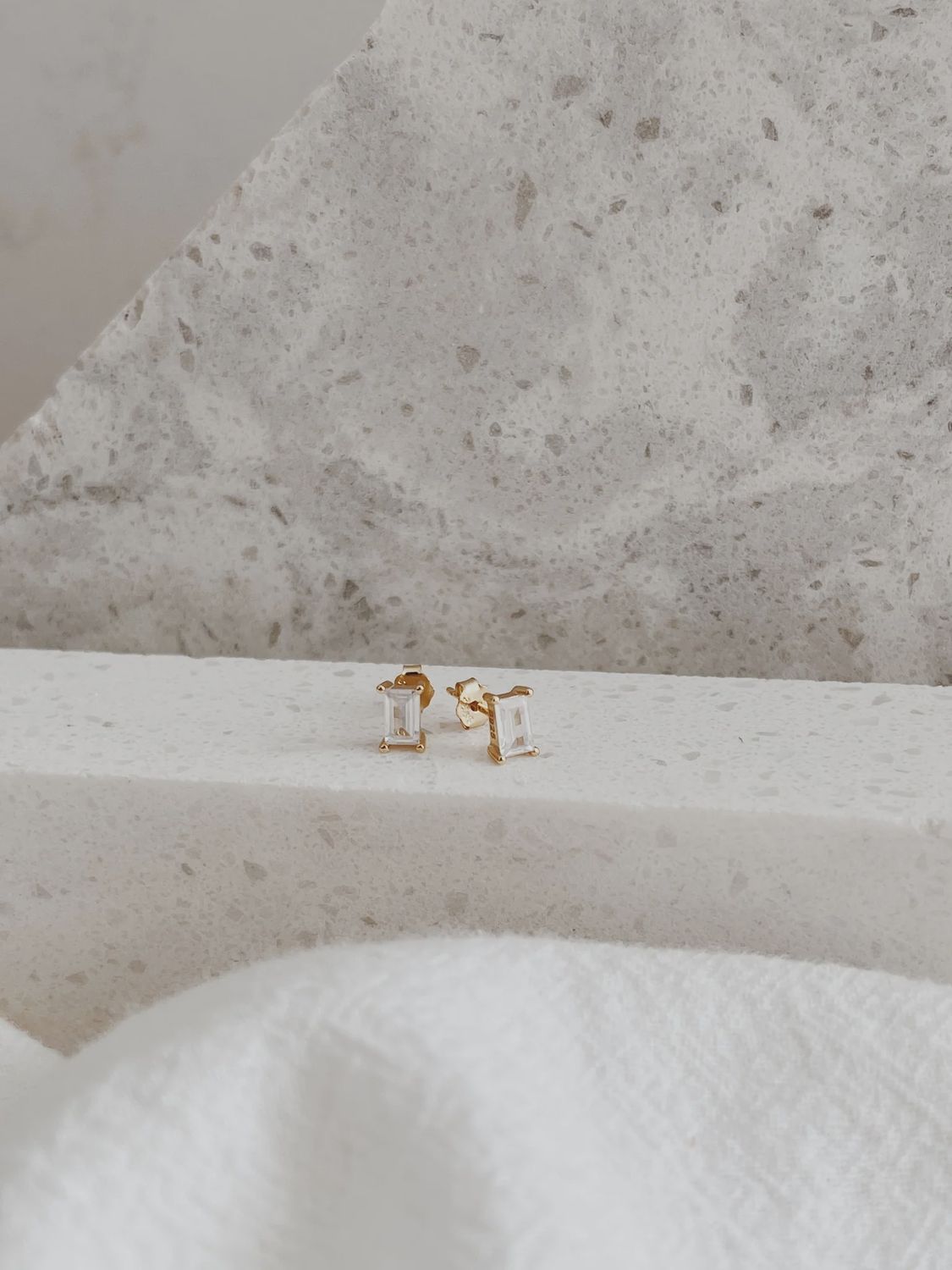 Naomi Baguette Studs, Color: Gold Clear