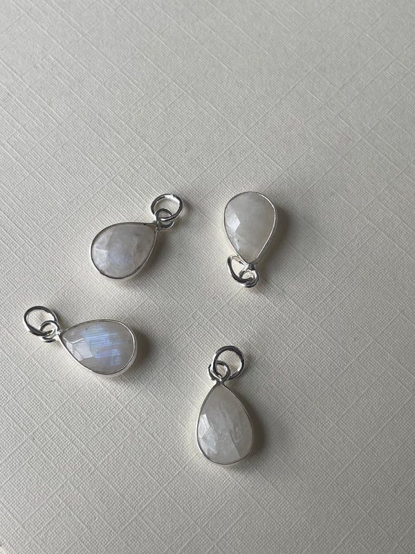 Assorted Teardrop Pendant Silver 18&#39;&#39;