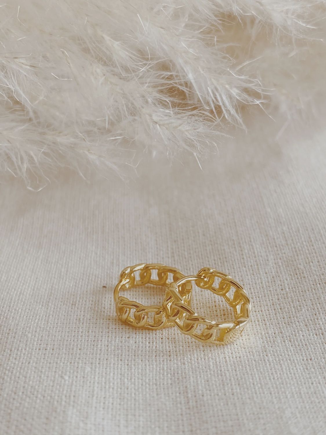 Chain Huggie Hoops, Style: Gold
