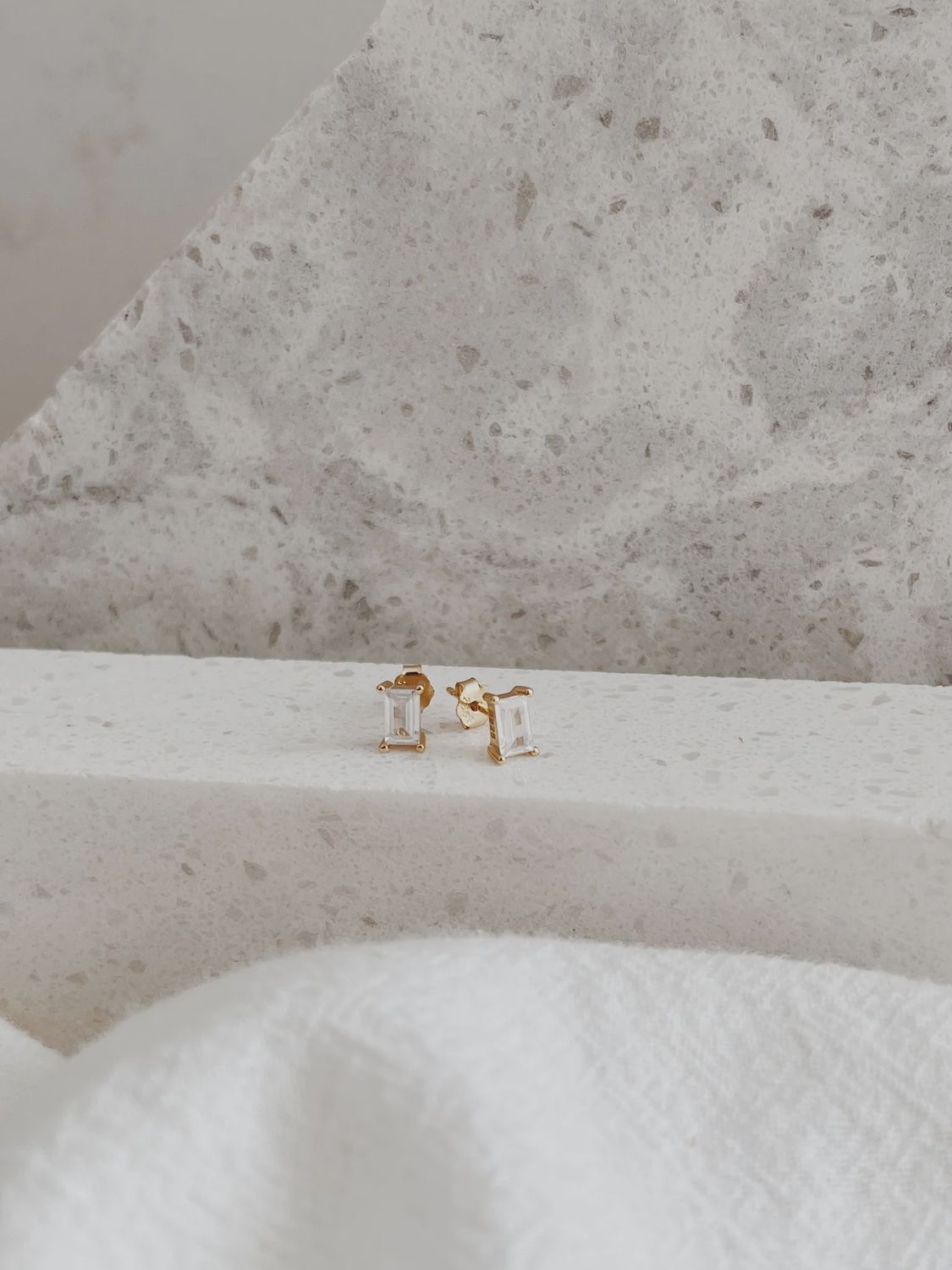 Naomi Baguette Studs, Color: Gold Clear