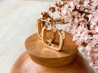 Reese Hoops: Gold
