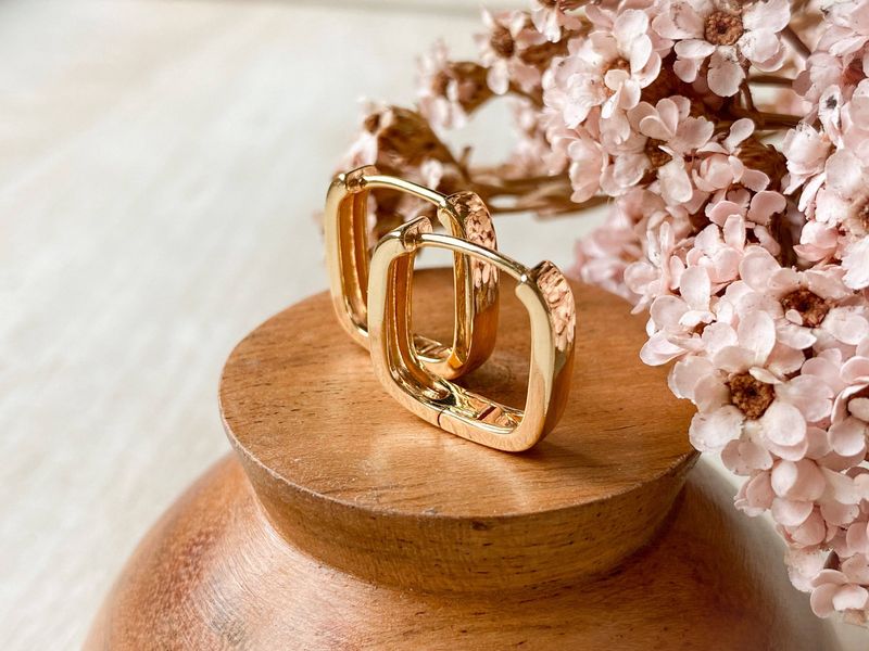 Reese Hoops: Gold