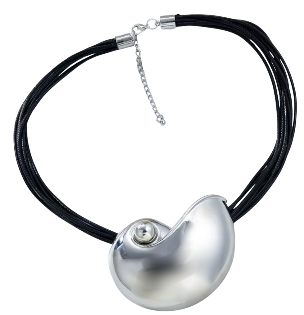 Editorial Conch Recycled Shell and Cord Necklace: Silver / Necklace