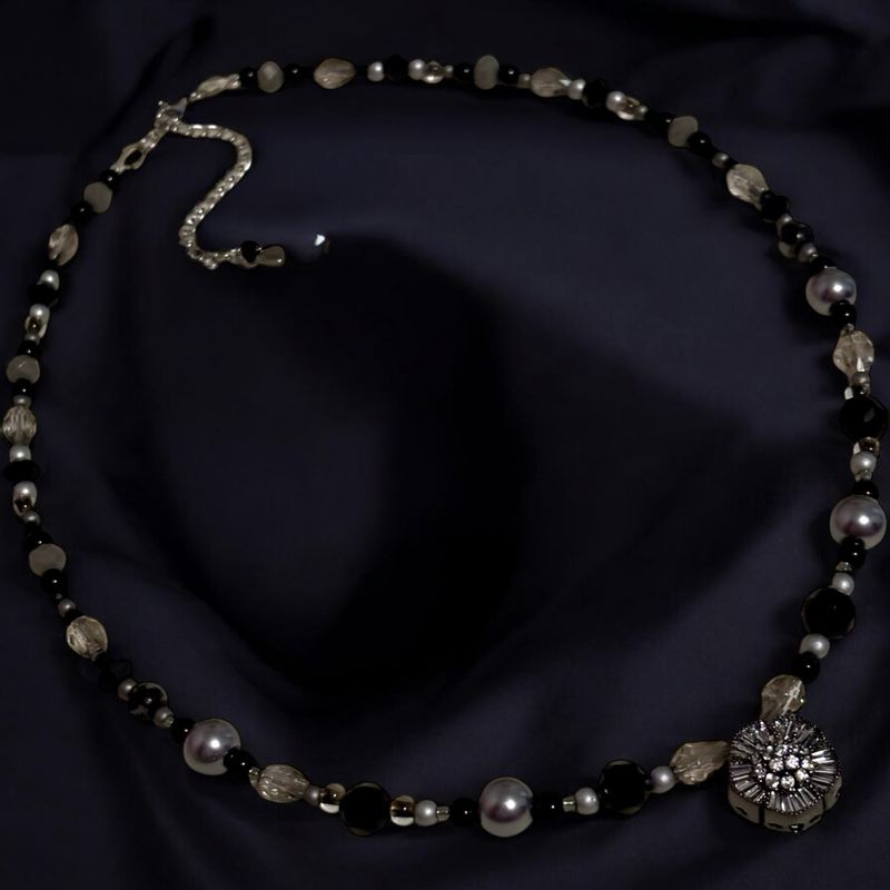 Midnight Petal I - Luminous Glass Necklace