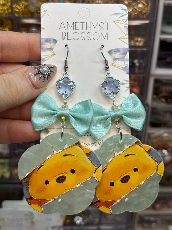 Winnie the Pooh Peekaboo Bow Earrings