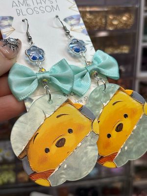 Winnie the Pooh Peekaboo Bow Earrings