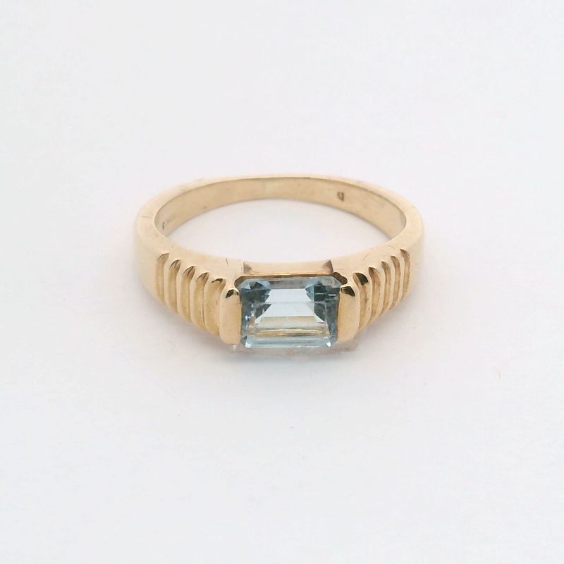10KY Topaz Ring