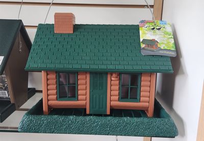 Log Cabin Feeder