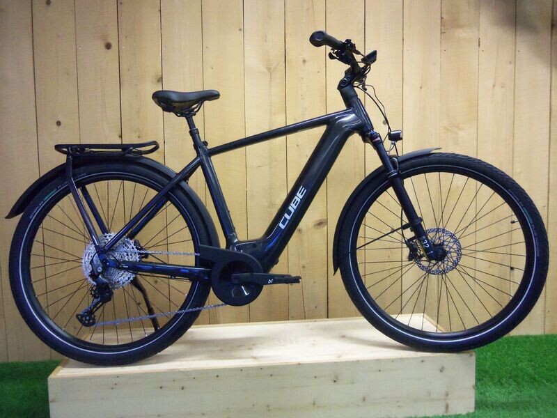 CUBE KATHMANDU HYBRID 750 EXC