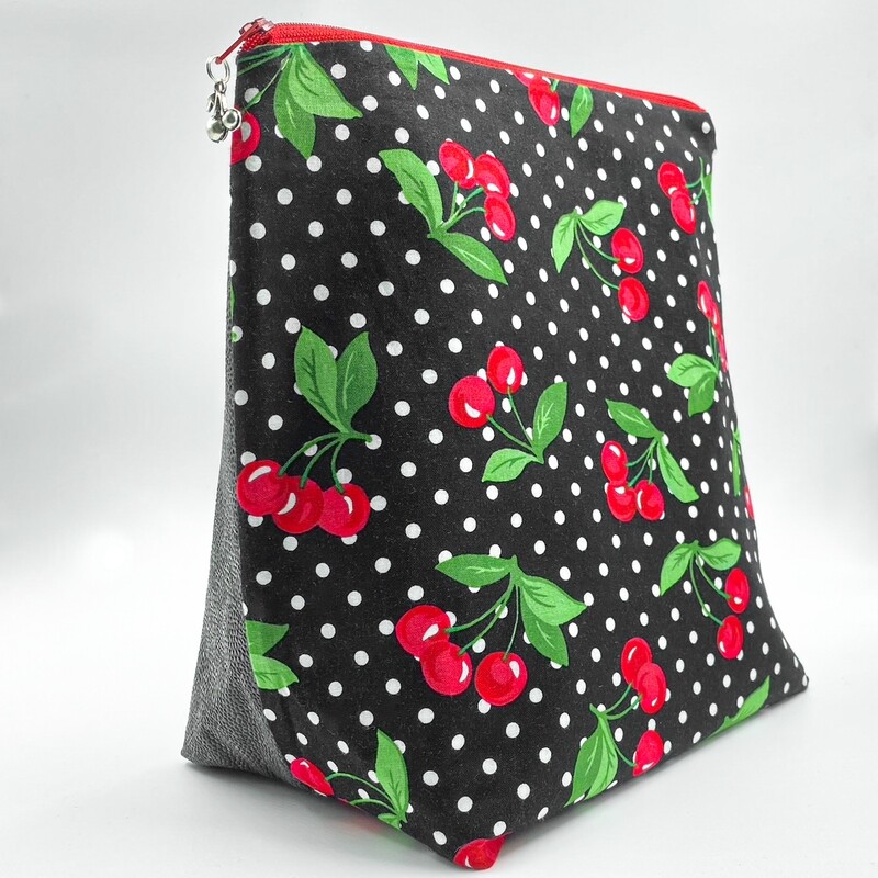 GRANDE TROUSSE DE TOILETTE "CHERRY"