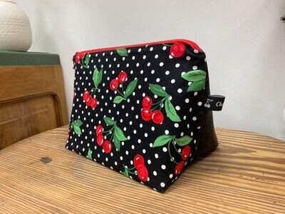 MOYENNE TROUSSE DE TOILETTE