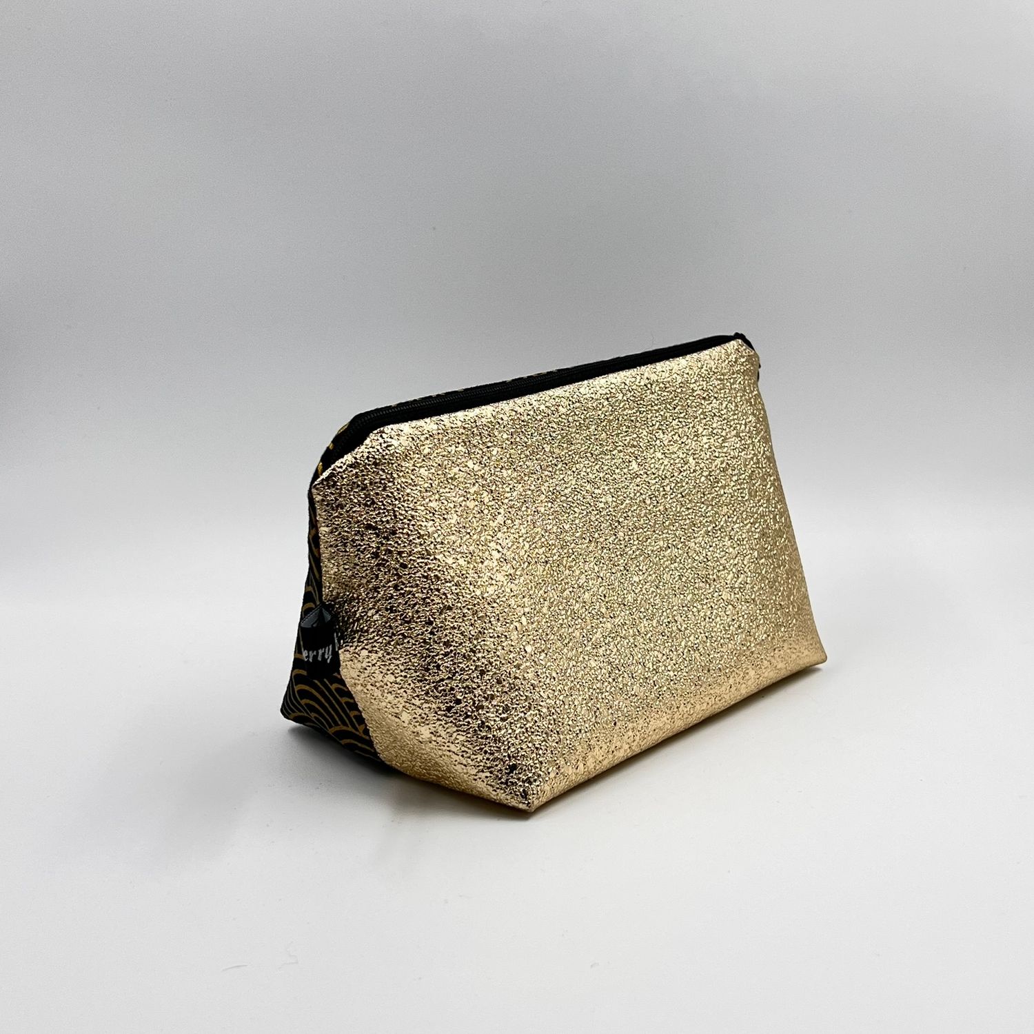 PETITE TROUSSE DE TOILETTE PETITE TROUSSE DE TOILETTE "SEIGAIHA NOIR - OR"