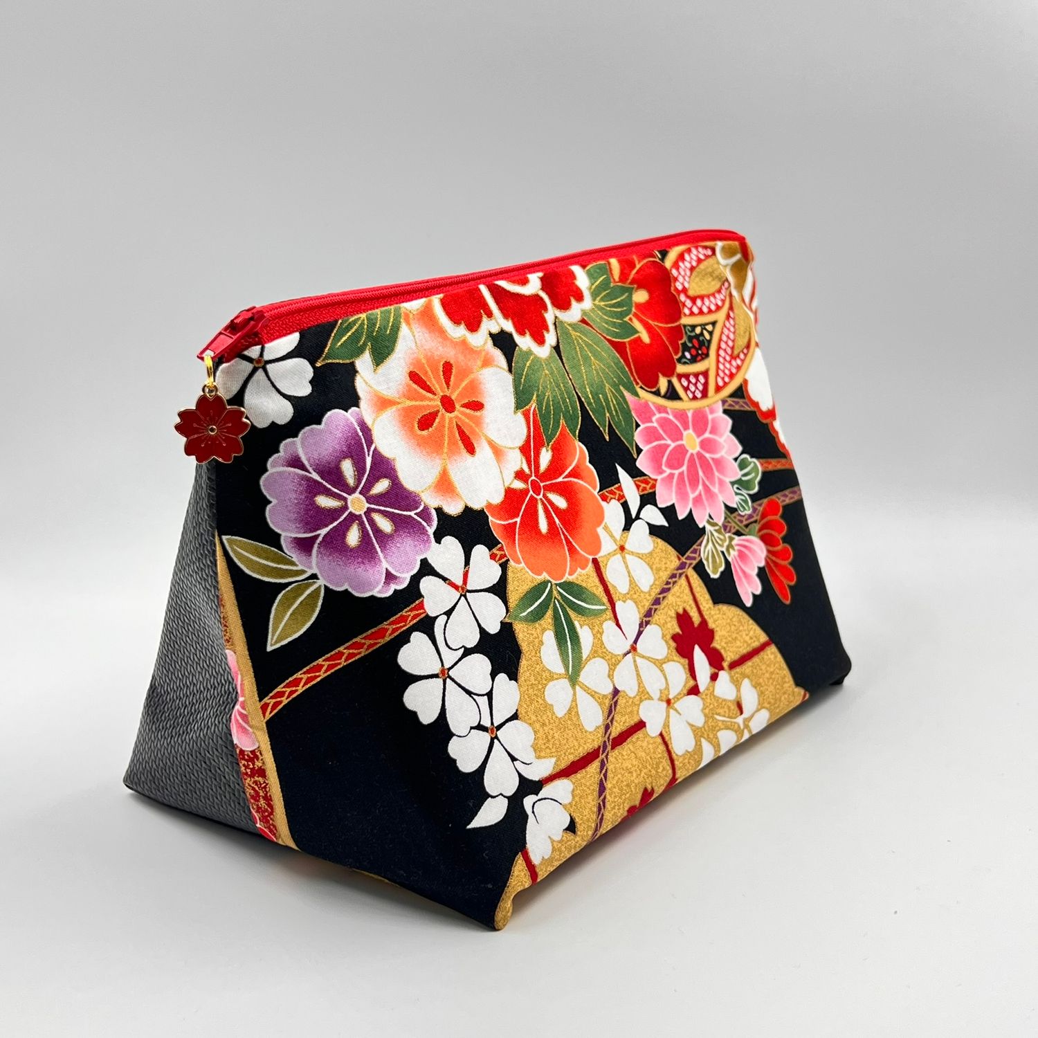MOYENNE TROUSSE DE TOILETTE MOYENNE TROUSSE DE TOILETTE "FLEURS JAPONAISES - CARBONE"