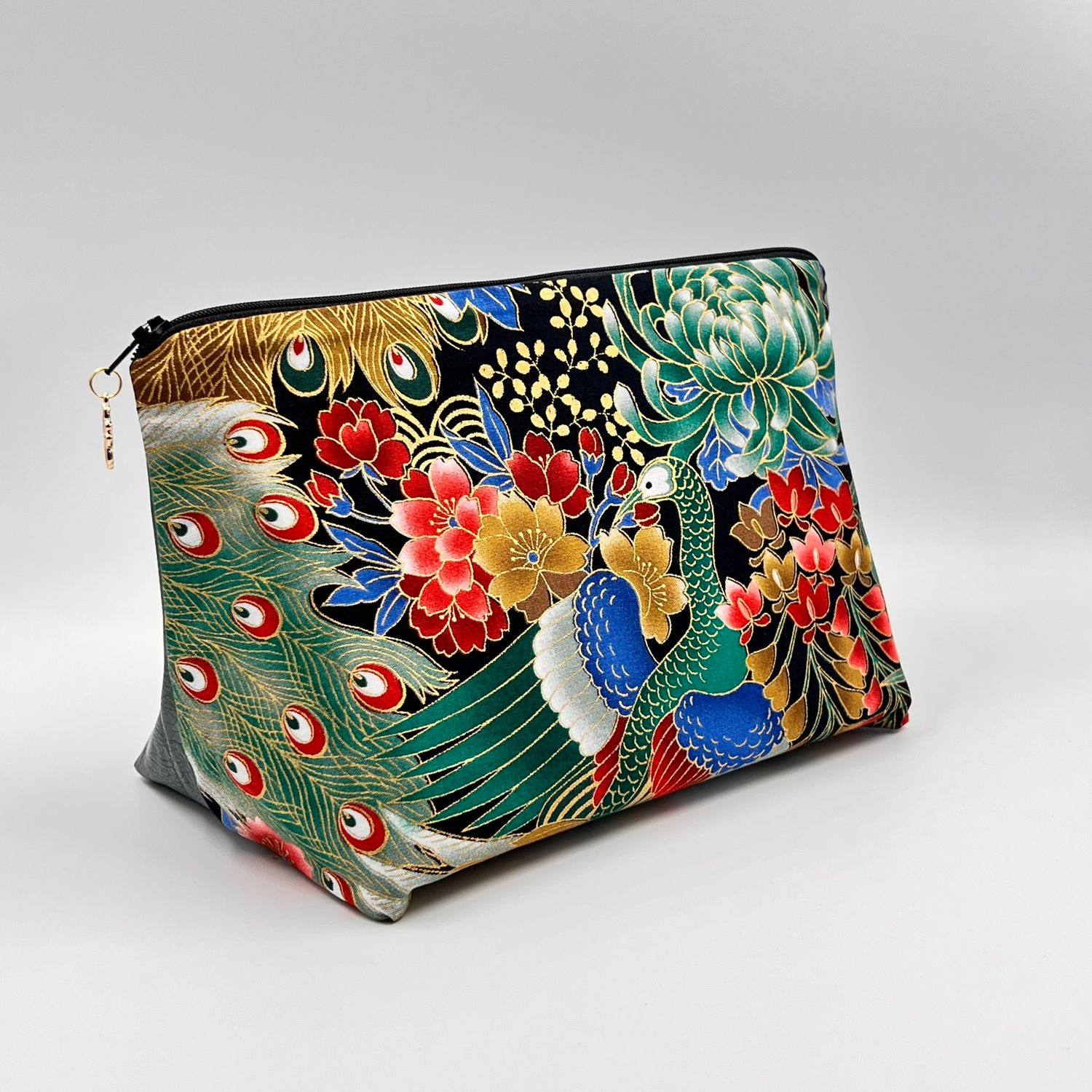 MOYENNE TROUSSE DE TOILETTE MOYENNE TROUSSE DE TOILETTE "PAON DORÉ ROUGE - VERT METAL"