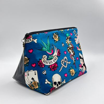 MOYENNE TROUSSE DE TOILETTE MOYENNE TROUSSE DE TOILETTE "SAILOR TATTOO - CROCO"