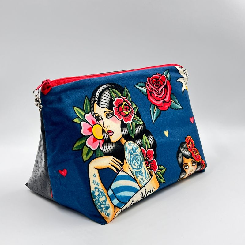 MOYENNE TROUSSE DE TOILETTE "FOREVER TATTOO BLEU - CROCO"