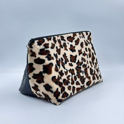 MOYENNE TROUSSE DE TOILETTE MOYENNE TROUSSE DE TOILETTE "GRAOUUUHHH - CROCO"