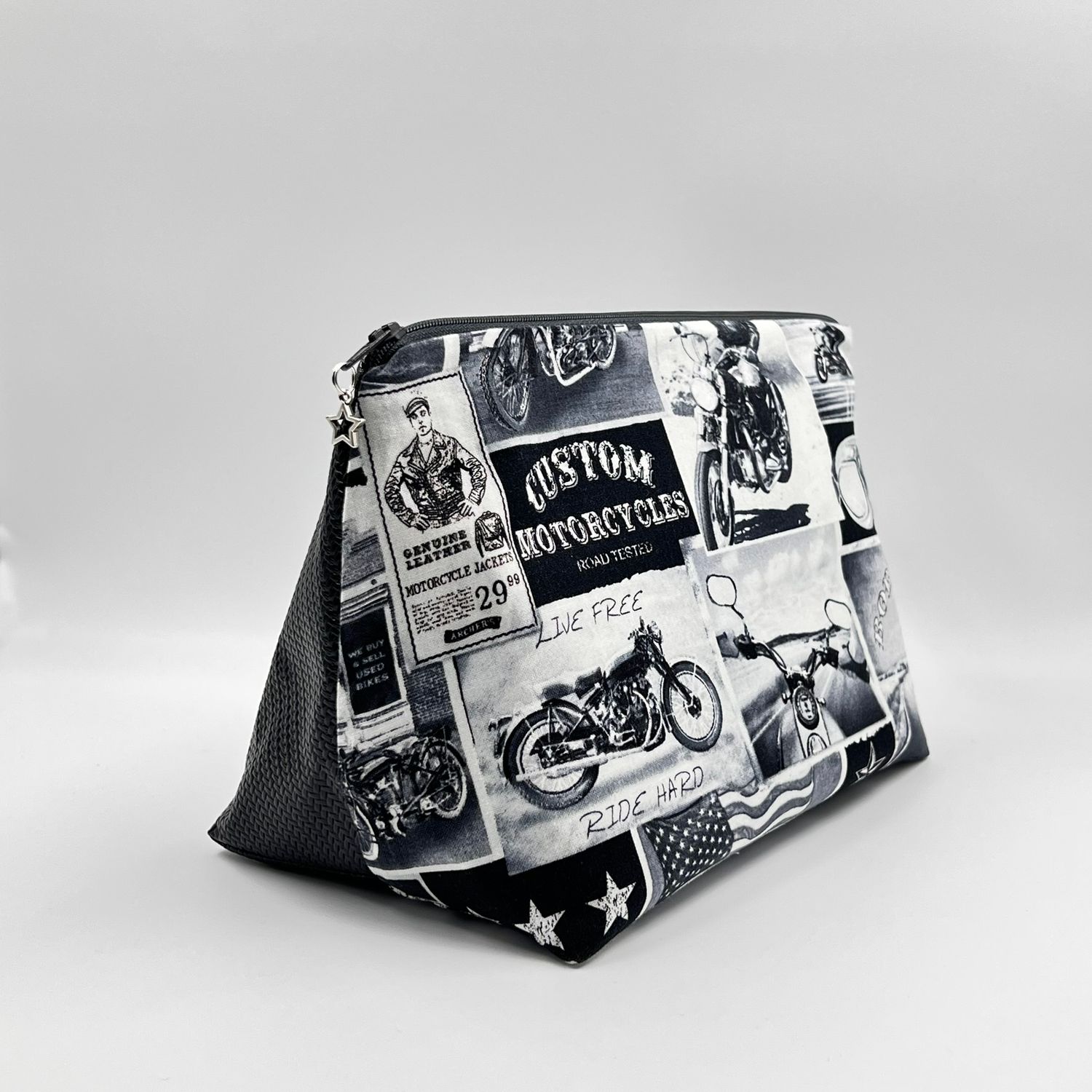 MOYENNE TROUSSE DE TOILETTE MOYENNE TROUSSE DE TOILETTE "CUSTOM MOTORCYCLES - CARBONE"