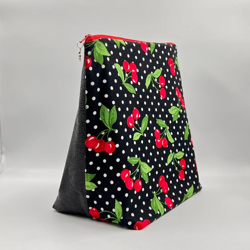 GRANDE TROUSSE DE TOILETTE "CHERRY CHERRY - BUBBLE"