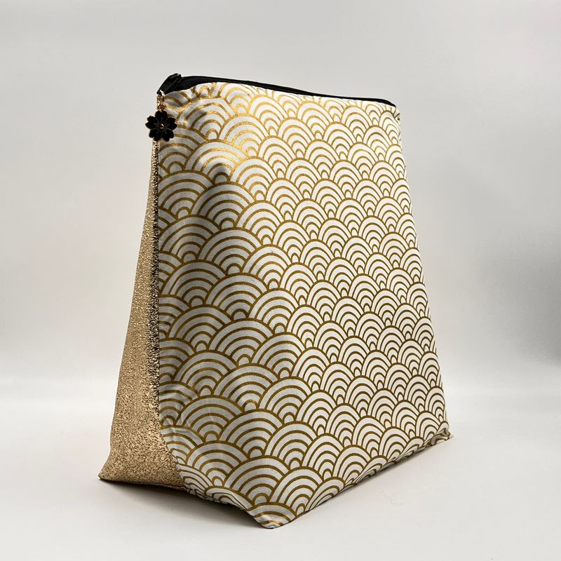 GRANDE TROUSSE DE TOILETTE "SEIGAIHA BLANC - OR"